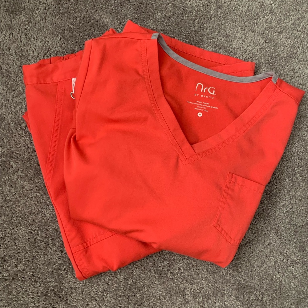 Scrub set